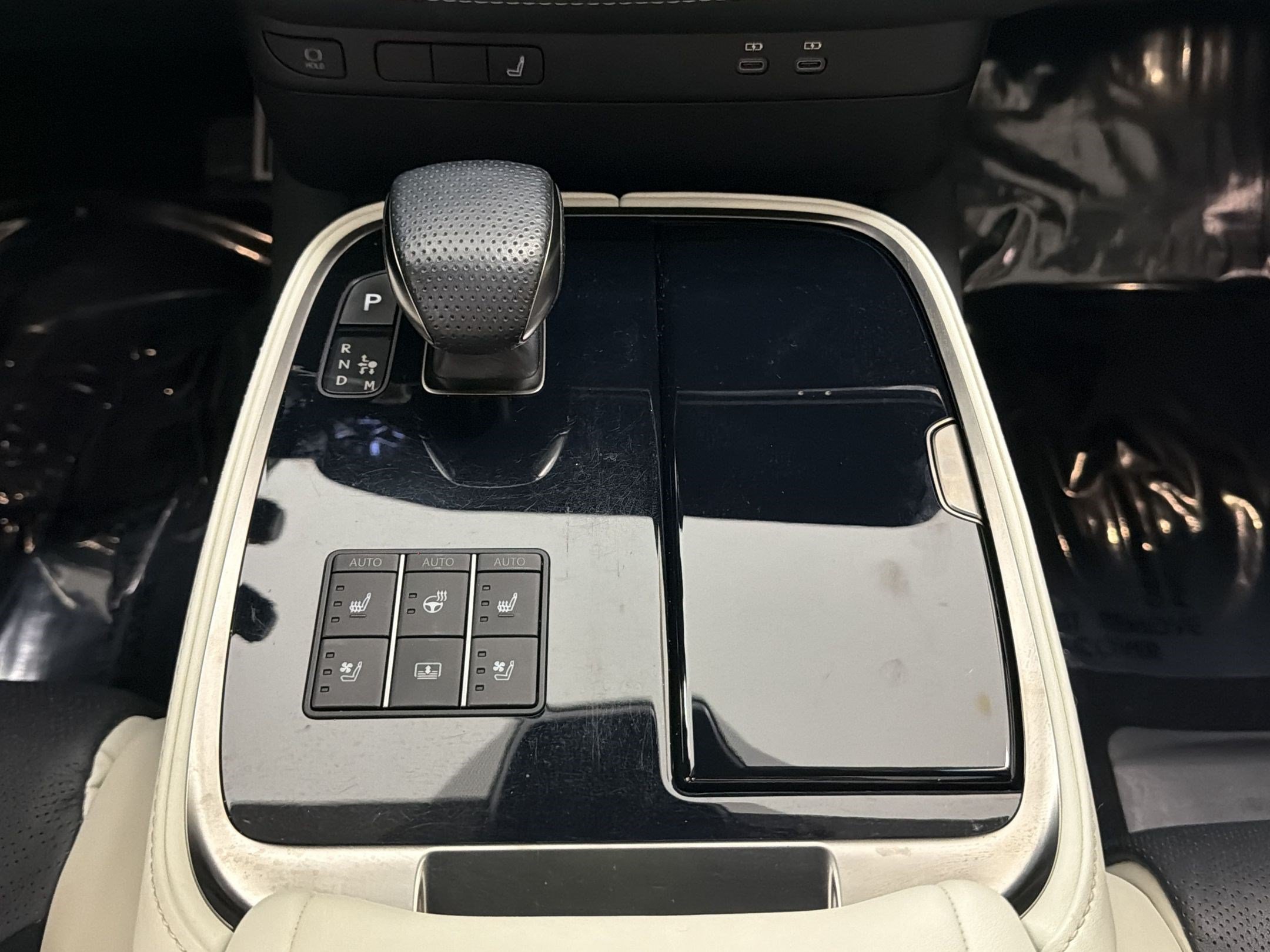 Used 2023 Lexus LS 500 F Sport w/ Accessory Package (Z1) AWD/4WD image 17
