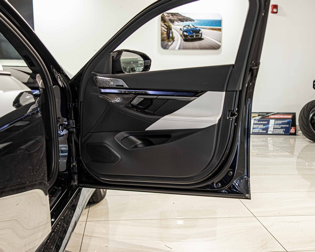 Used 2025 BMW M5 w/ Carbon Package image 40