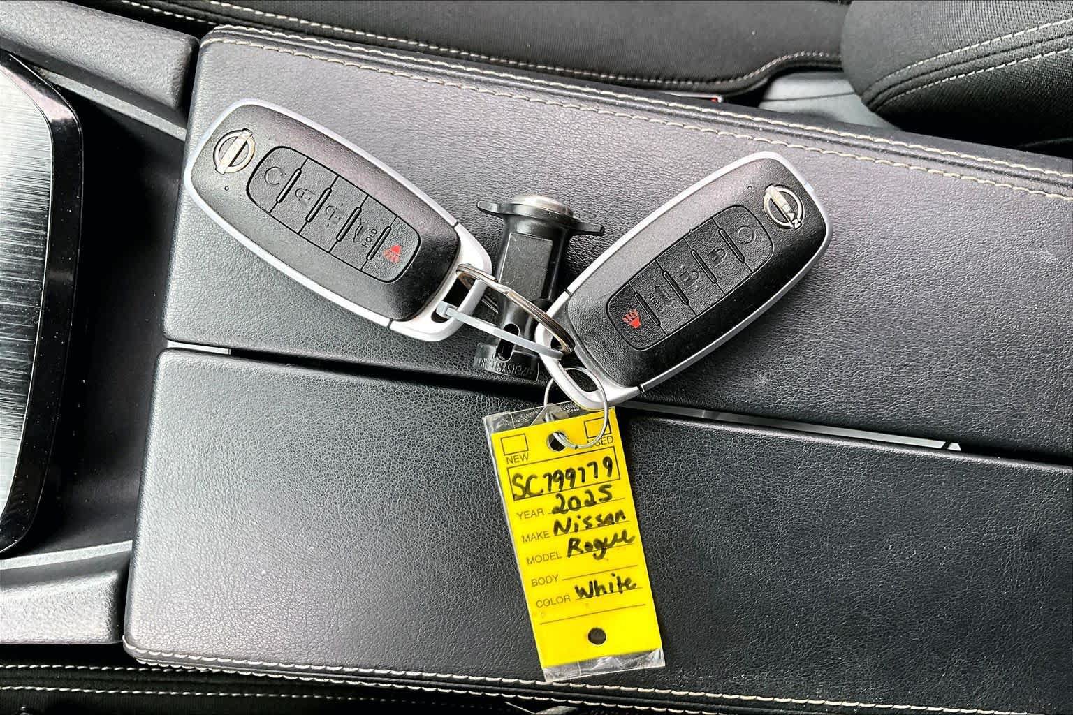 Certified 2025 Nissan Rogue SV FWD image 15