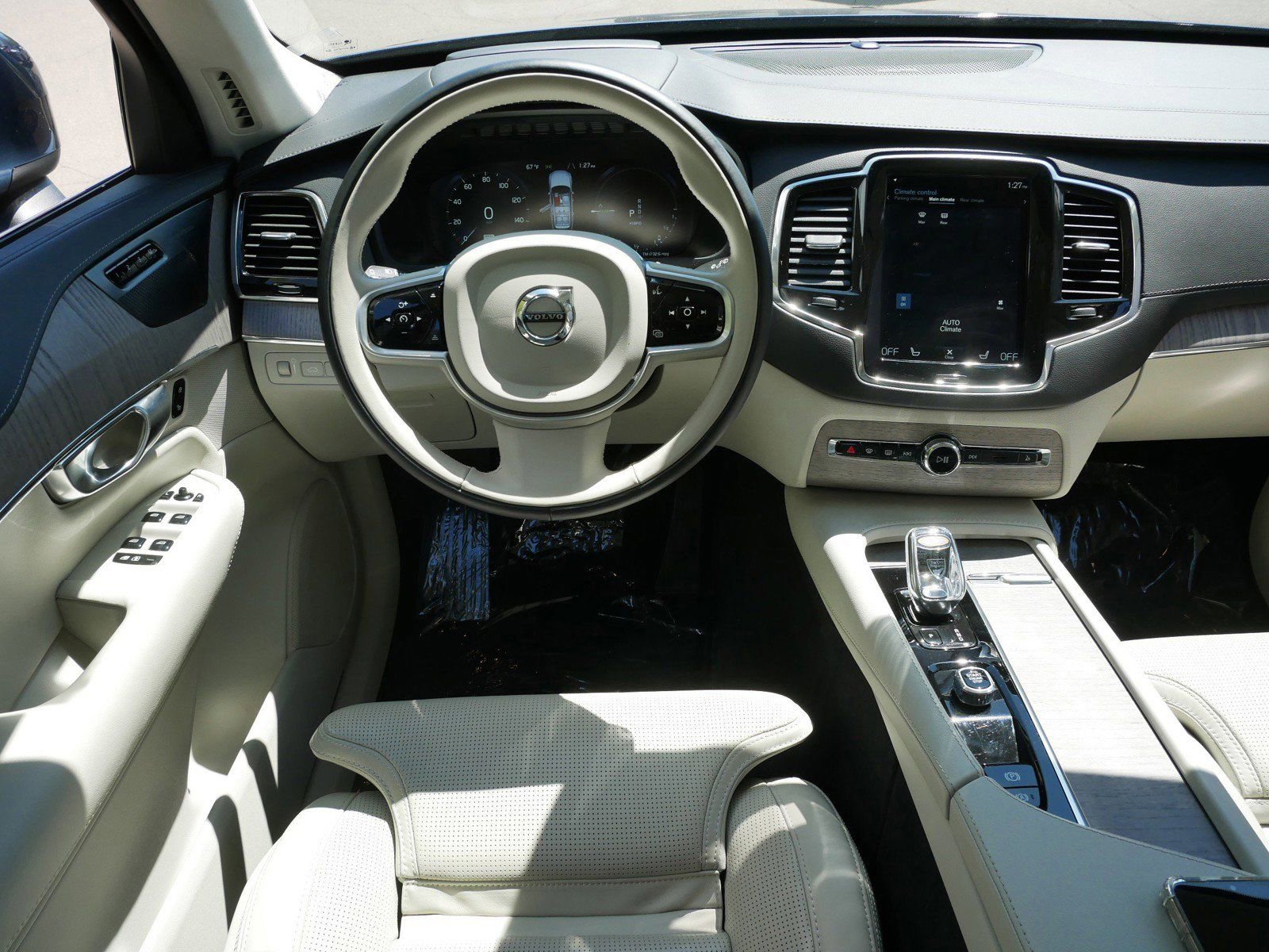Used 2022 Volvo XC90 T8 Inscription w/ Advanced Package AWD/4WD image 12