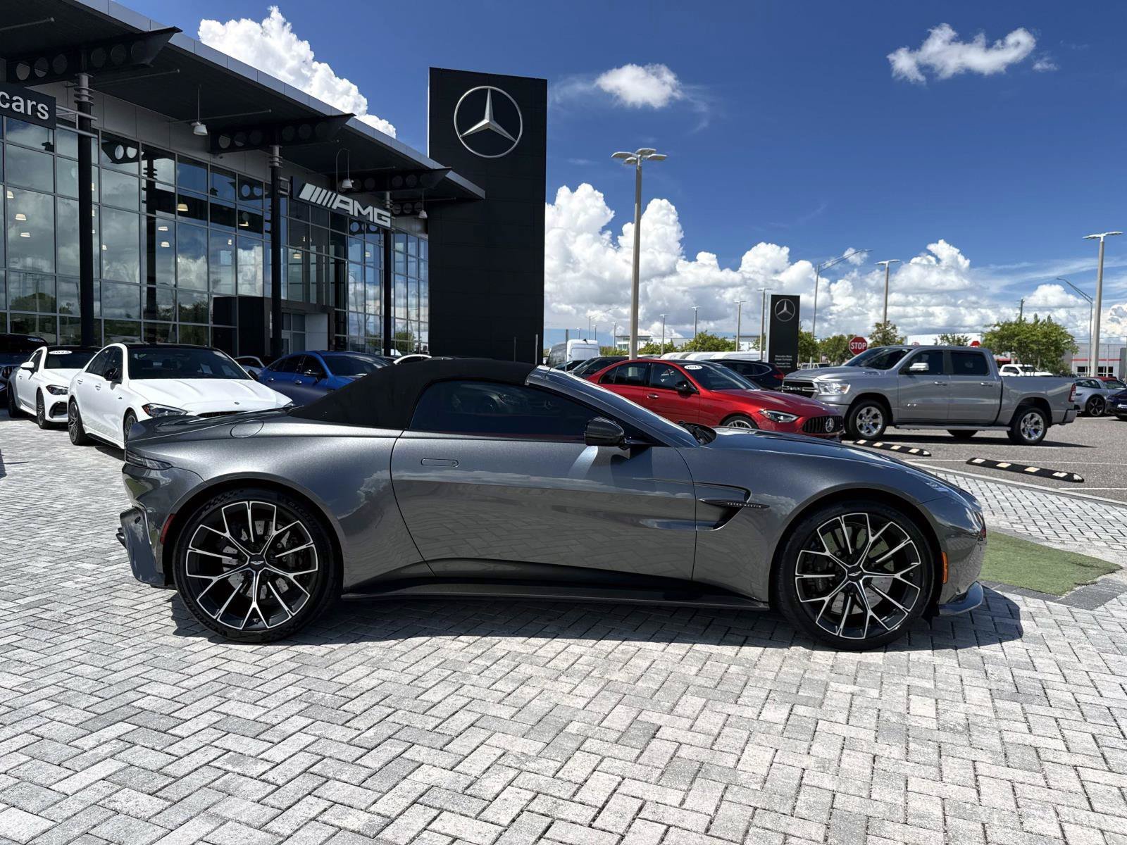 Used 2026 Aston Martin V8 Vantage Coupe RWD image 20