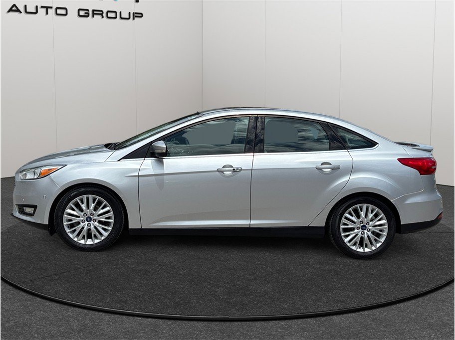 Used 2018 Ford Focus Titanium w/ Titanium Technology Package FWD image 5