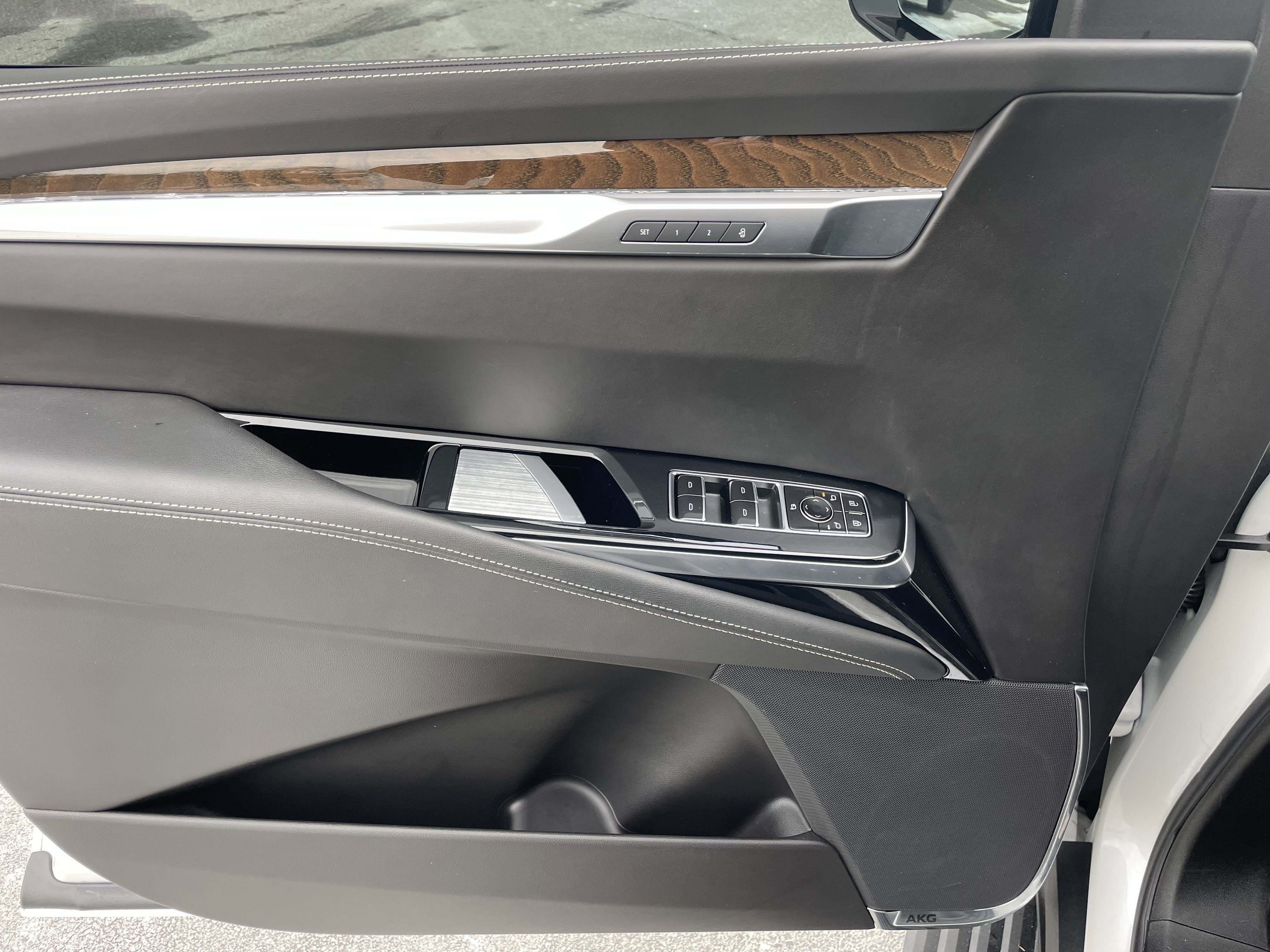 Used 2025 Cadillac Escalade ESV Sport Platinum image 12