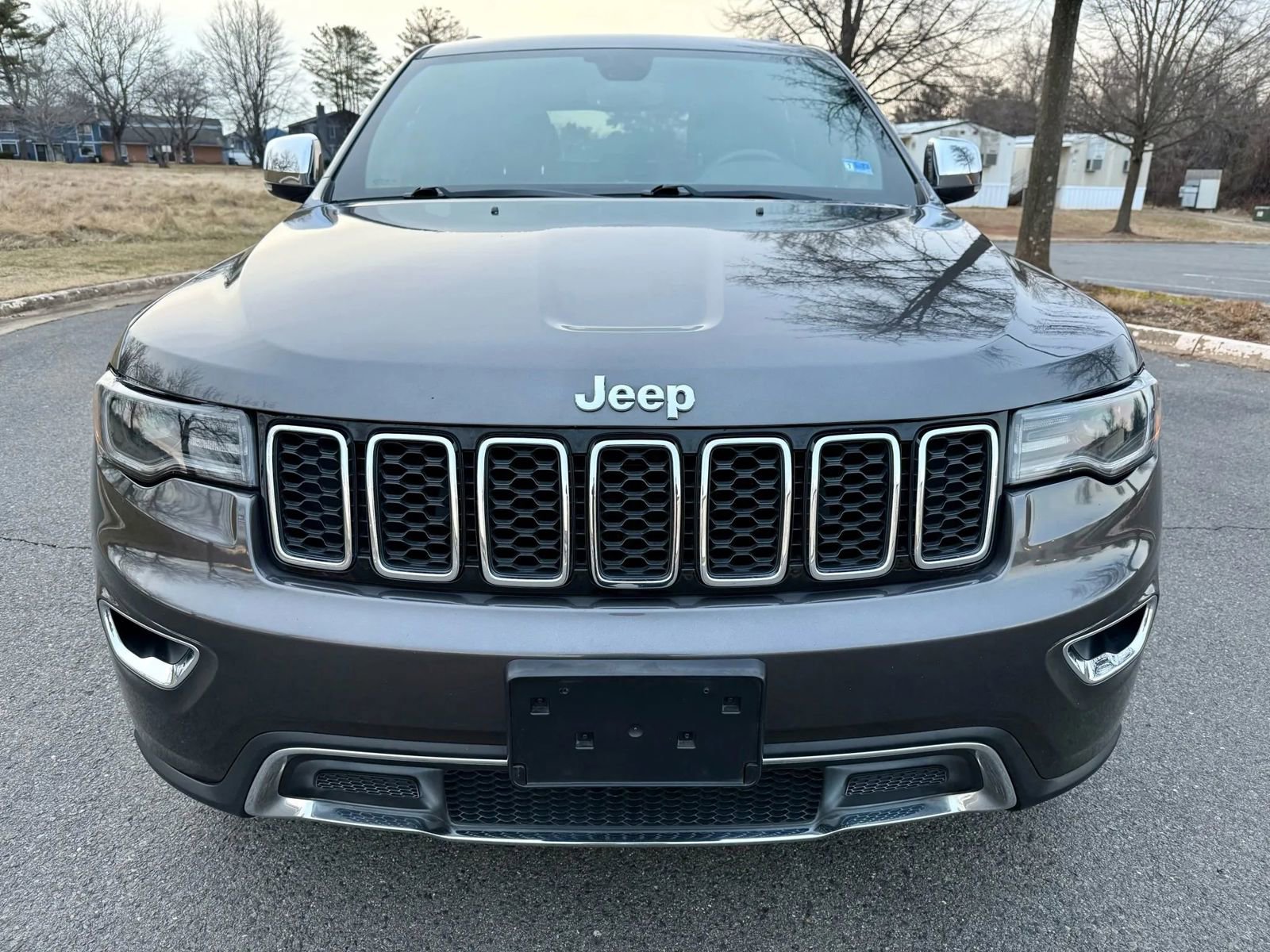 Used 2019 Jeep Grand Cherokee Limited w/ Luxury Group II image 2