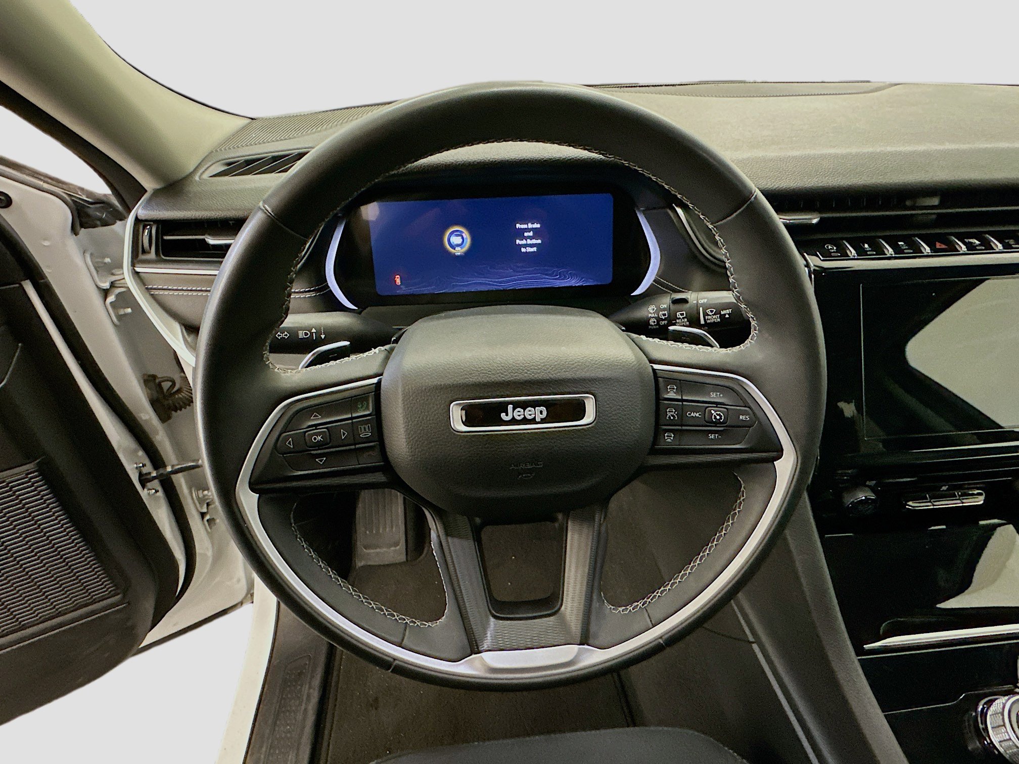 Used 2023 Jeep Grand Cherokee Laredo image 18