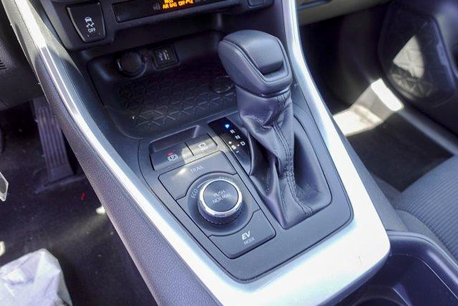 Used 2023 Toyota RAV4 LE AWD/4WD image 21