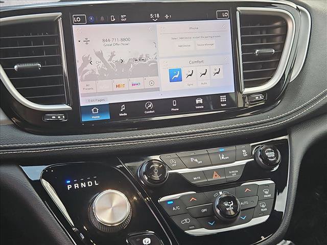 Used 2021 Chrysler Pacifica Touring FWD image 19