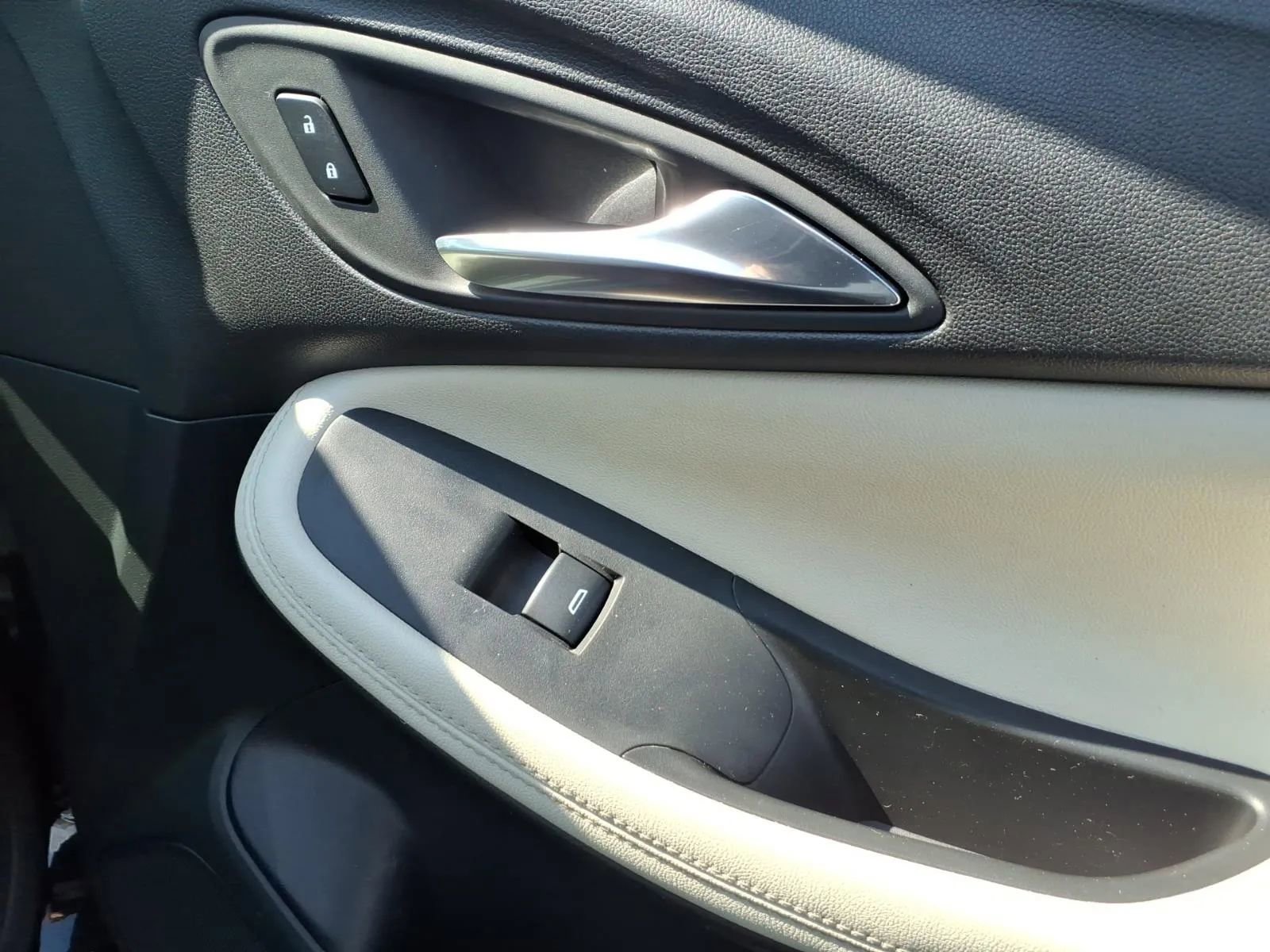 Used 2024 Buick Encore GX Sport Touring image 12