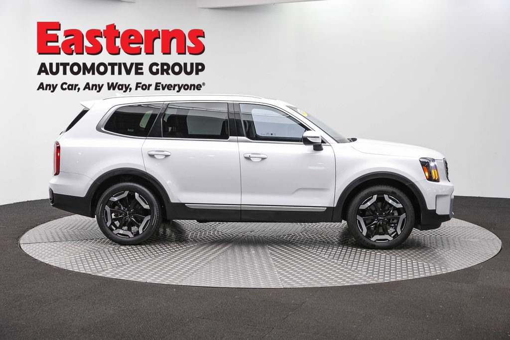 Used 2025 Kia Telluride S FWD image 5