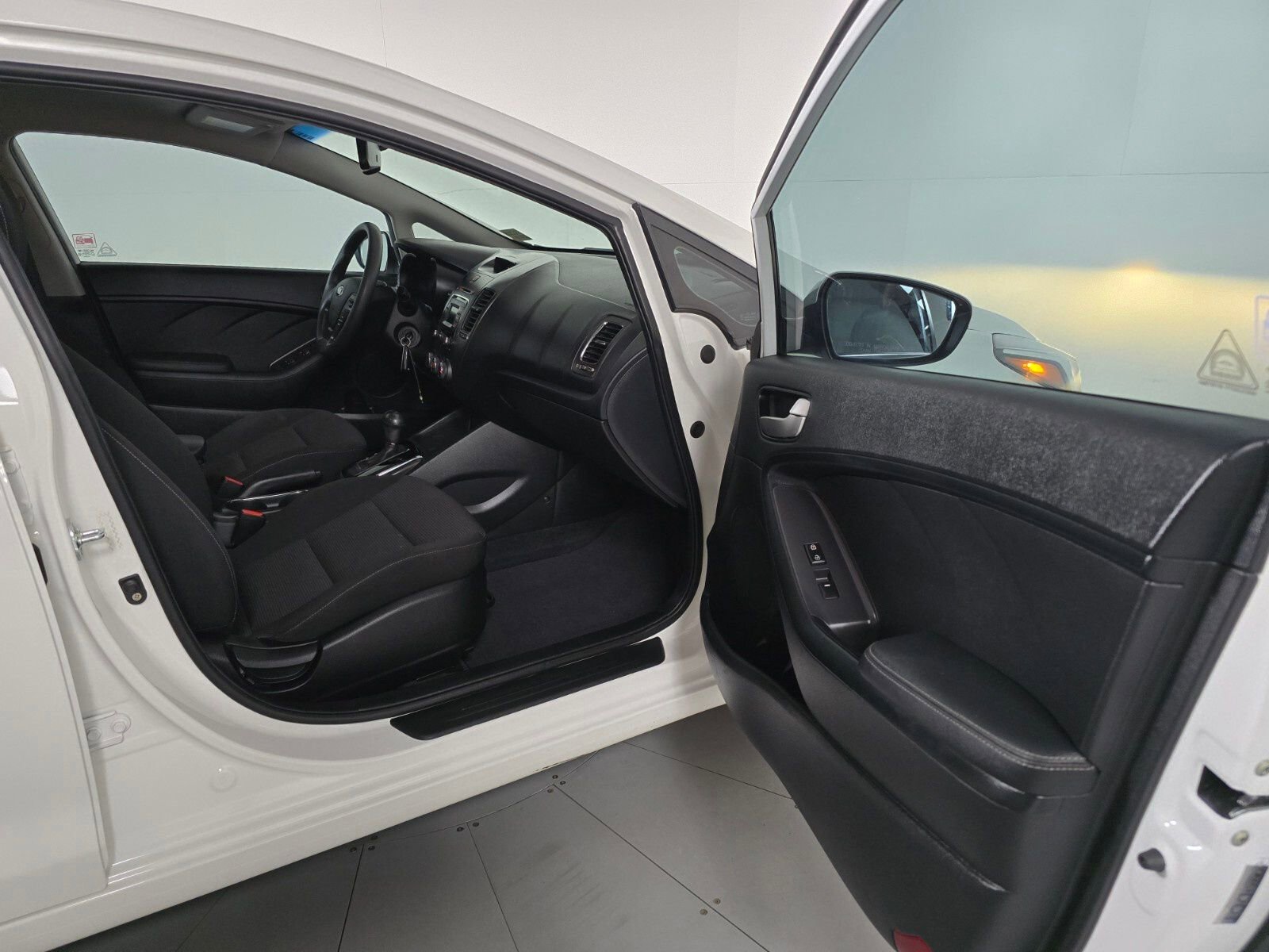 Used 2017 Kia Forte LX image 18