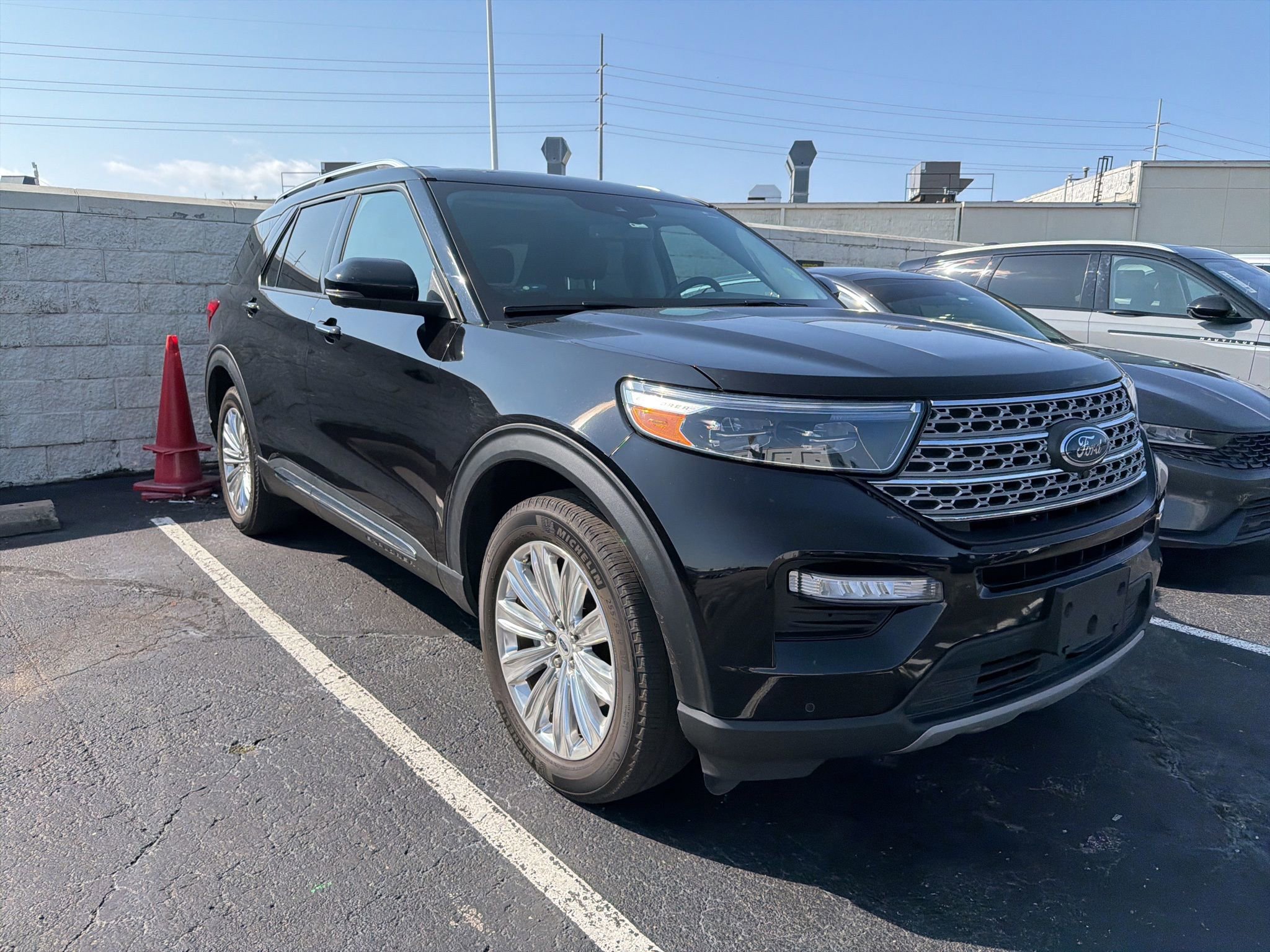 Used 2021 Ford Explorer Limited w/ Equipment Group 301A image 3