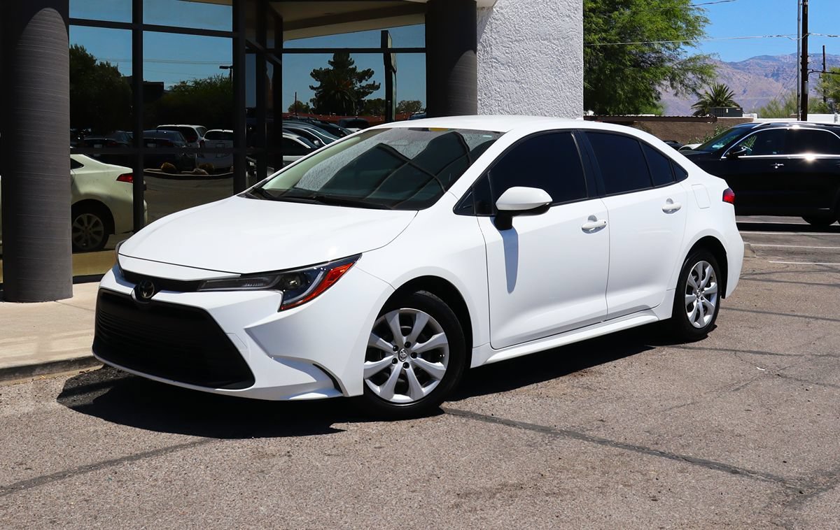 Used 2023 Toyota Corolla LE w/ Carpet Mat Package (TMS) FWD image 2