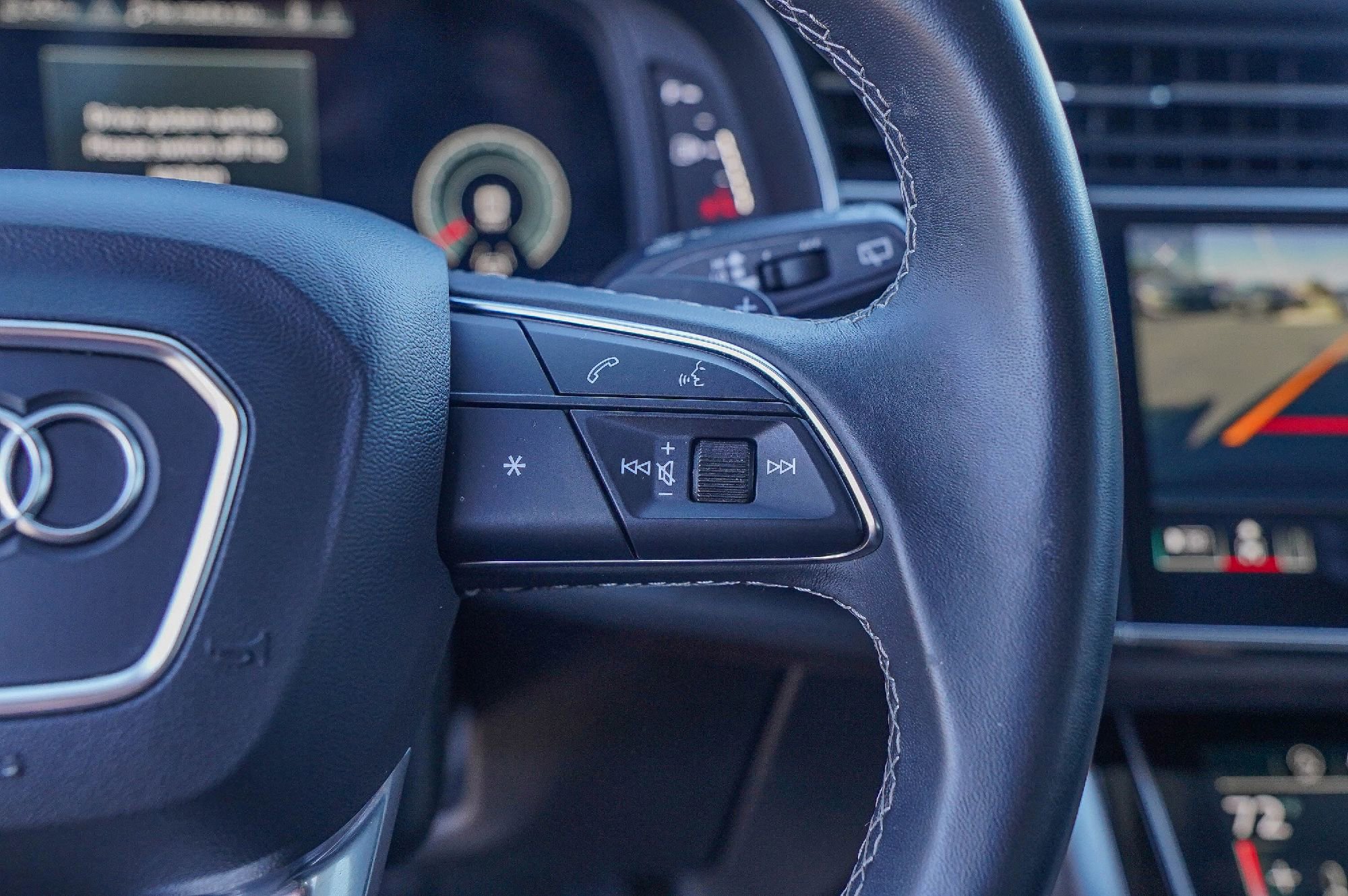 Used 2023 Audi Q8 Prestige w/ Prestige Package image 12