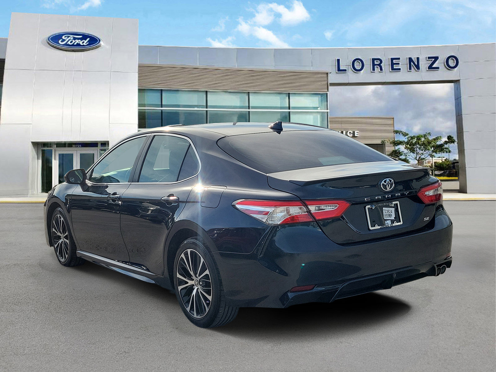 Used 2020 Toyota Camry SE FWD image 7