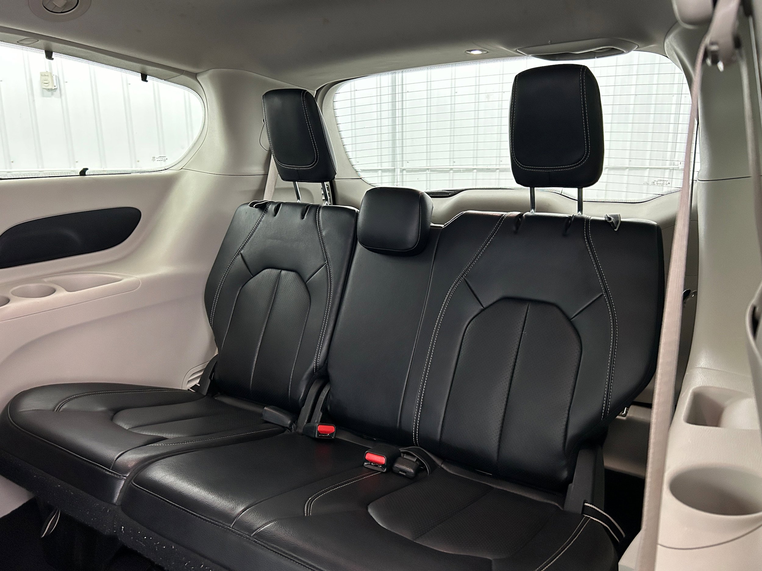 Used 2022 Chrysler Pacifica Touring-L FWD image 30