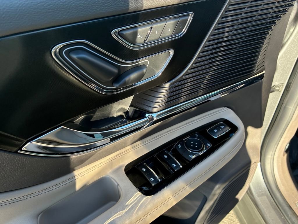 Certified 2022 Lincoln Corsair AWD w/ Equipment Group 101A image 12