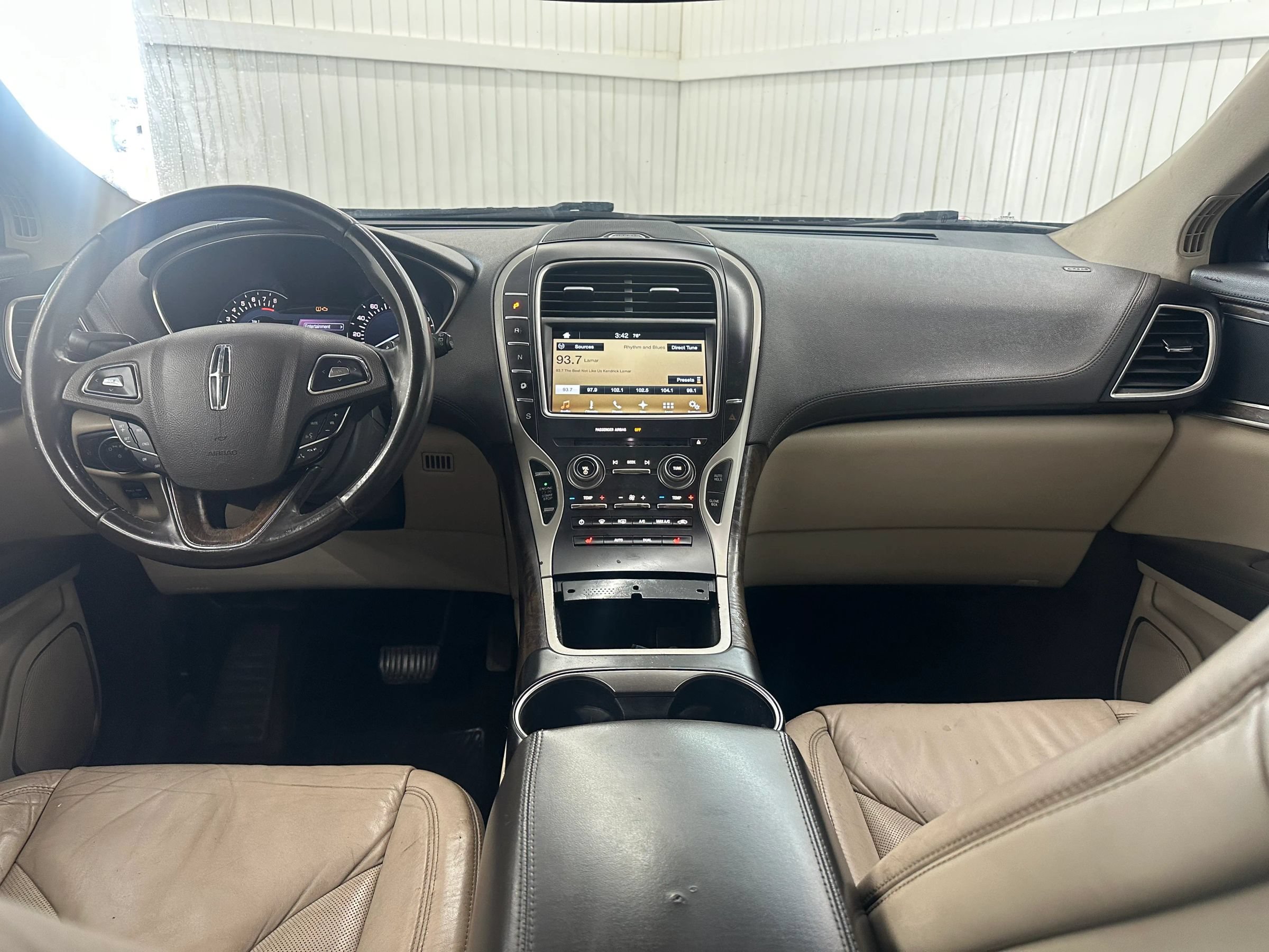 Used 2016 Lincoln MKX Select w/ Select Plus Package FWD image 16