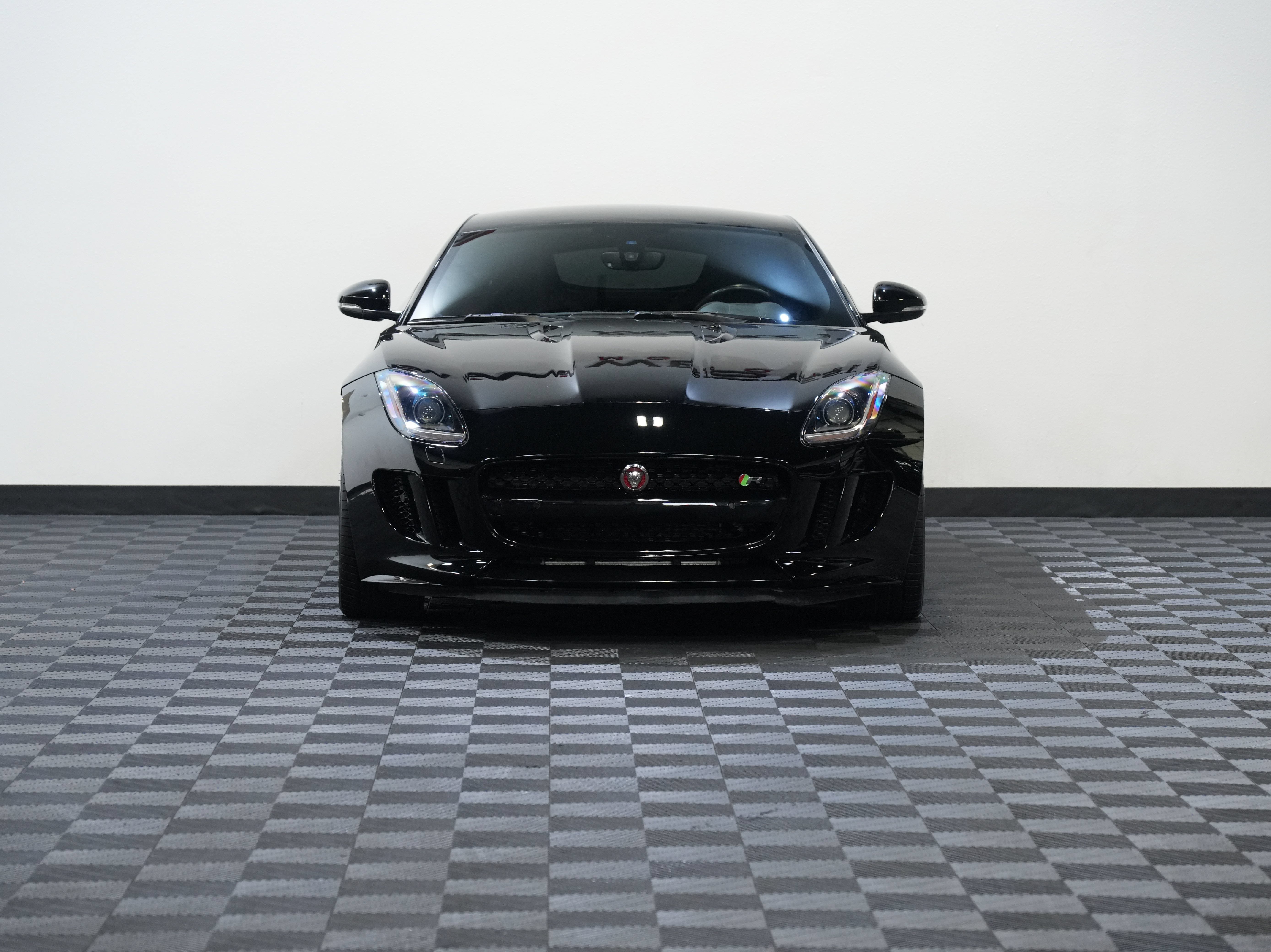 Used 2015 Jaguar F-TYPE R RWD image 4