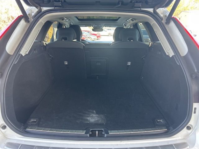 Used 2023 Volvo XC60 B5 Plus image 31