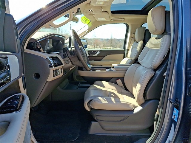 Used 2022 Lincoln Navigator Reserve image 13