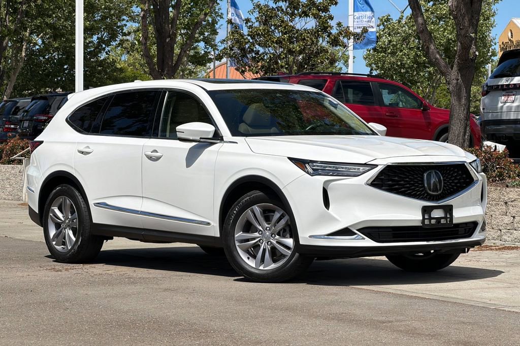 Used 2023 Acura MDX SH-AWD image 2
