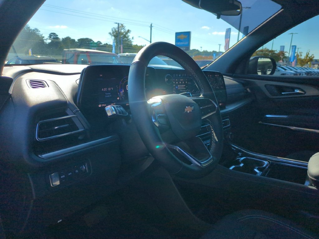 Used 2025 Chevrolet Traverse LT w/ Driver Confidence Package AWD/4WD image 16