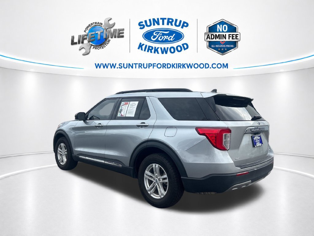 Used 2023 Ford Explorer XLT w/ Equipment Group 202A AWD/4WD image 3
