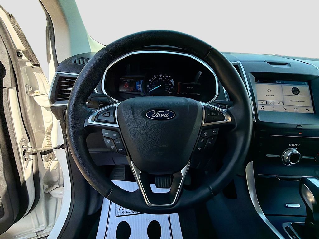 Used 2018 Ford Edge Titanium w/ Cold Weather Package FWD image 11
