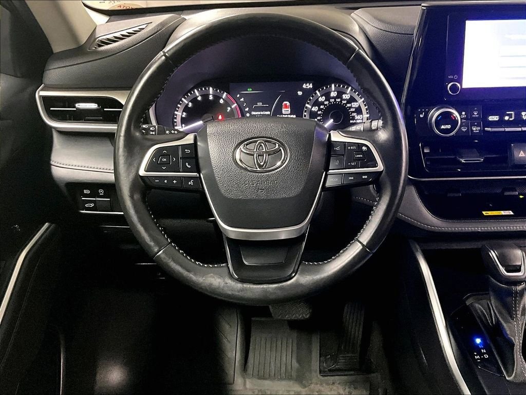 Used 2023 Toyota Highlander XLE AWD/4WD image 18