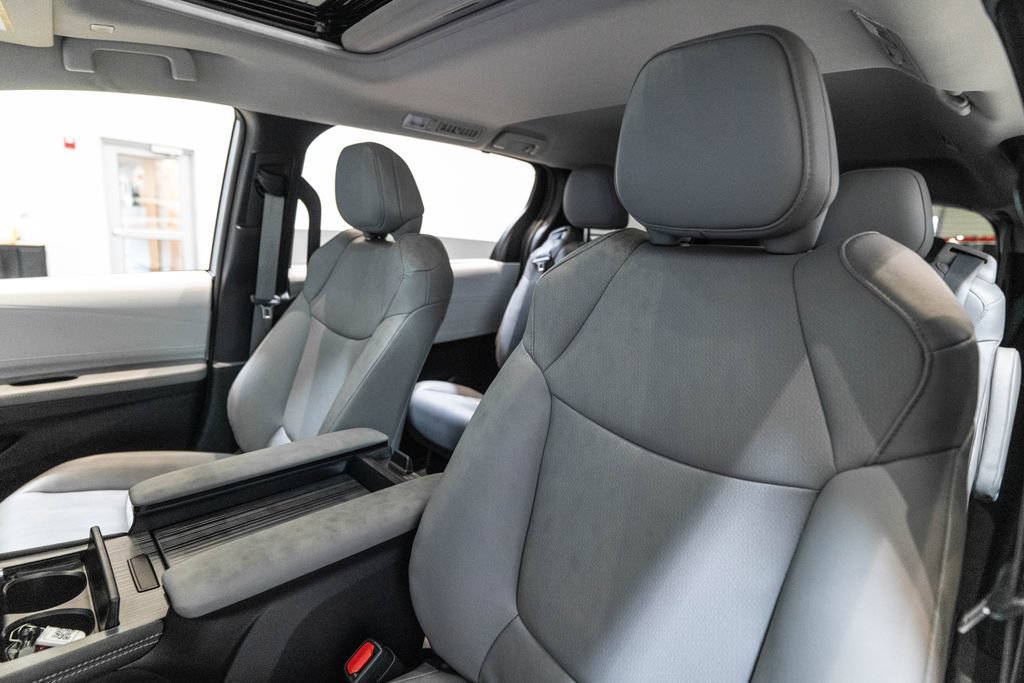 Certified 2025 Toyota Sienna XLE w/ XLE Plus Package FWD image 6