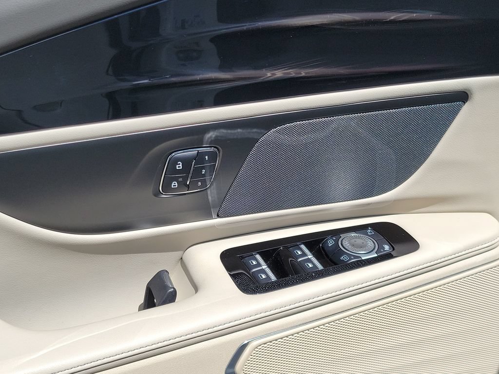 Certified 2024 Lincoln Nautilus Premier AWD/4WD image 16