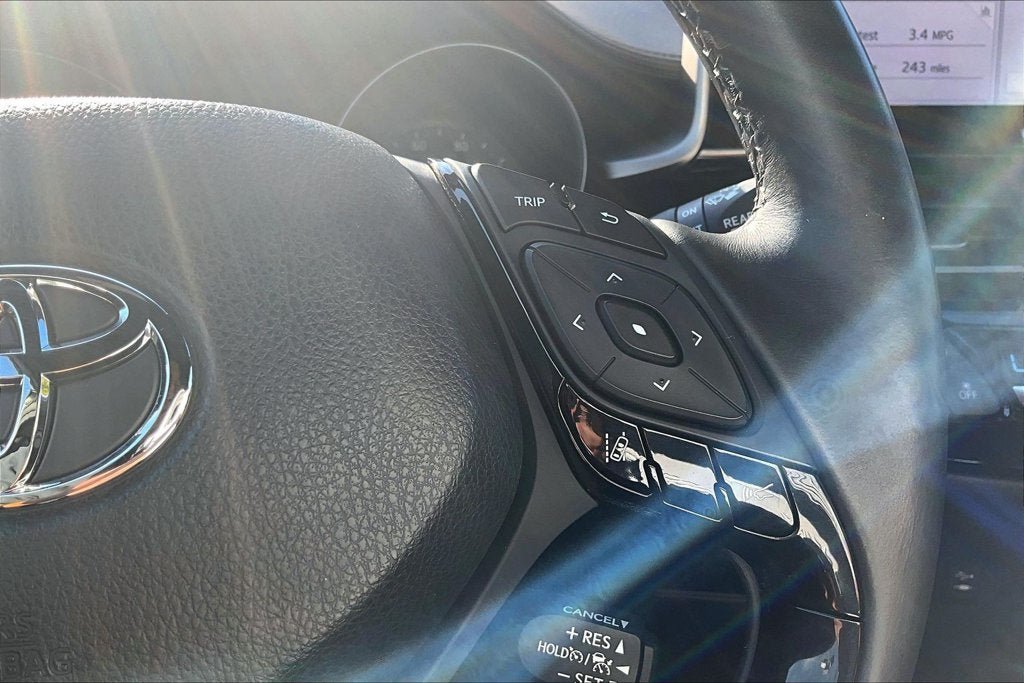 Used 2019 Toyota C-HR XLE FWD image 21
