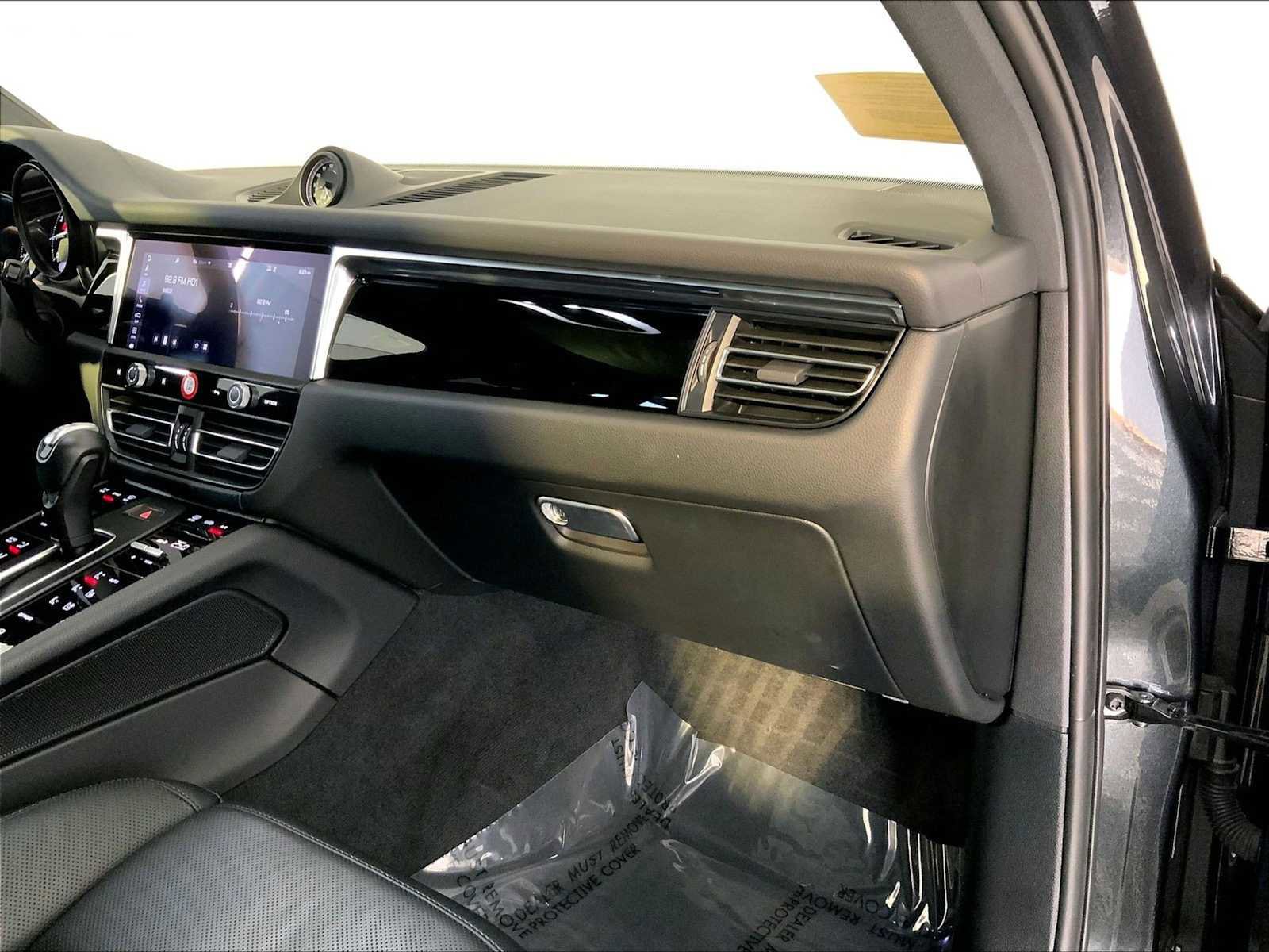 Certified 2024 Porsche Macan image 22