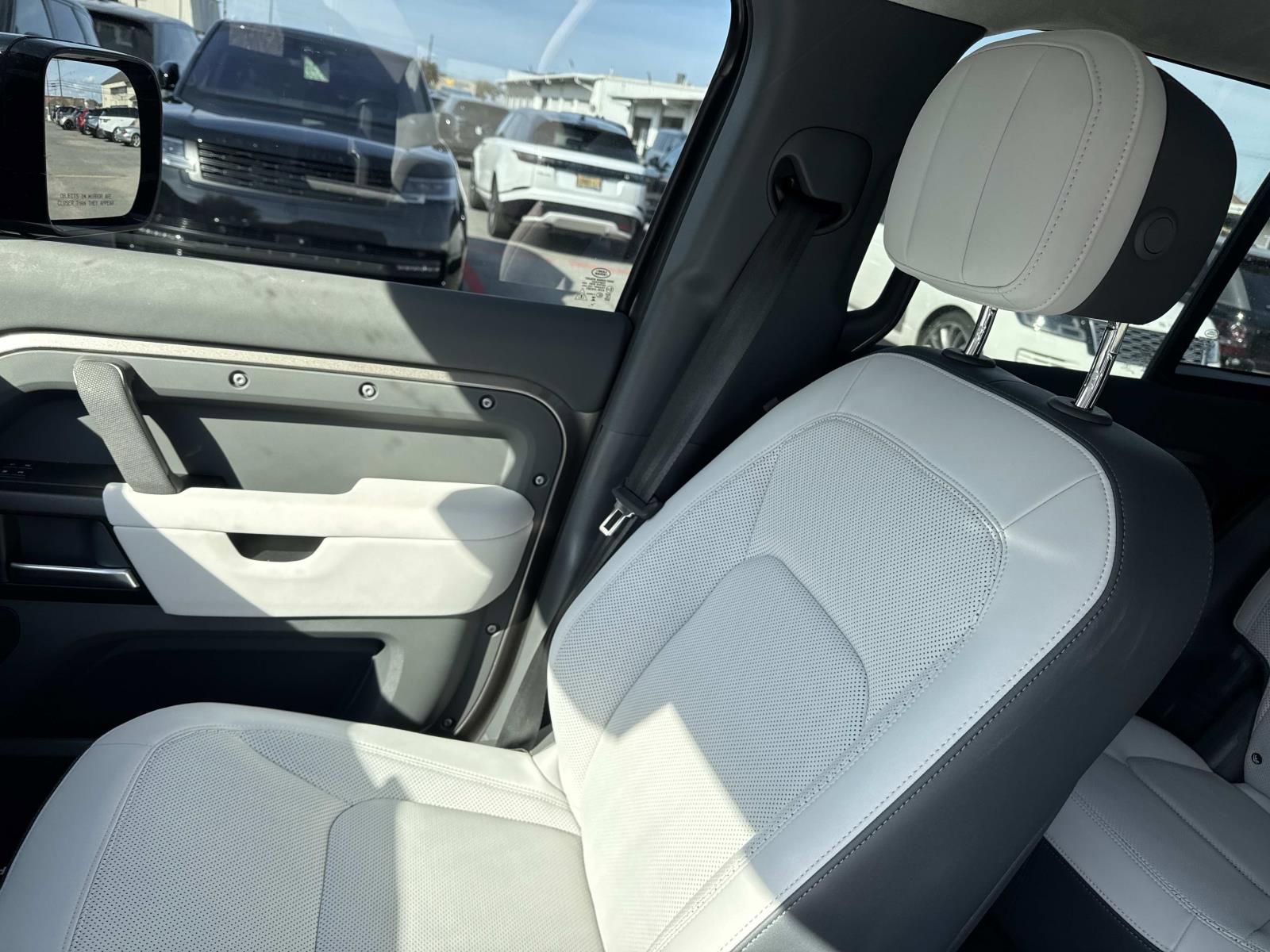 Used 2025 Land Rover Defender 130 X image 16