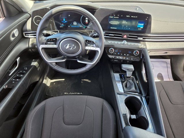 Used 2023 Hyundai Elantra SEL w/ Convenience Package FWD image 13