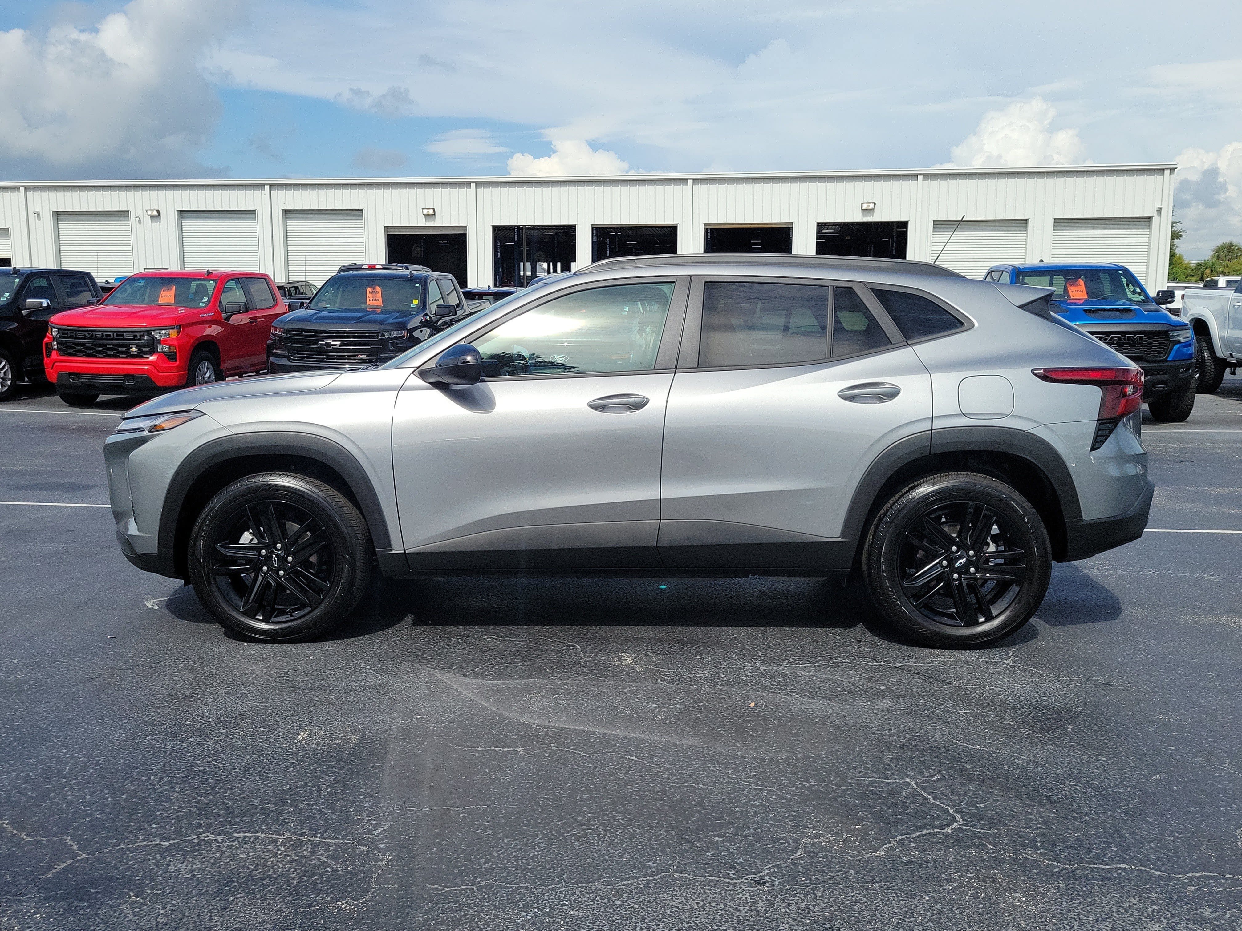 Used 2025 Chevrolet Trax ACTIV w/ Sunroof Package FWD image 6