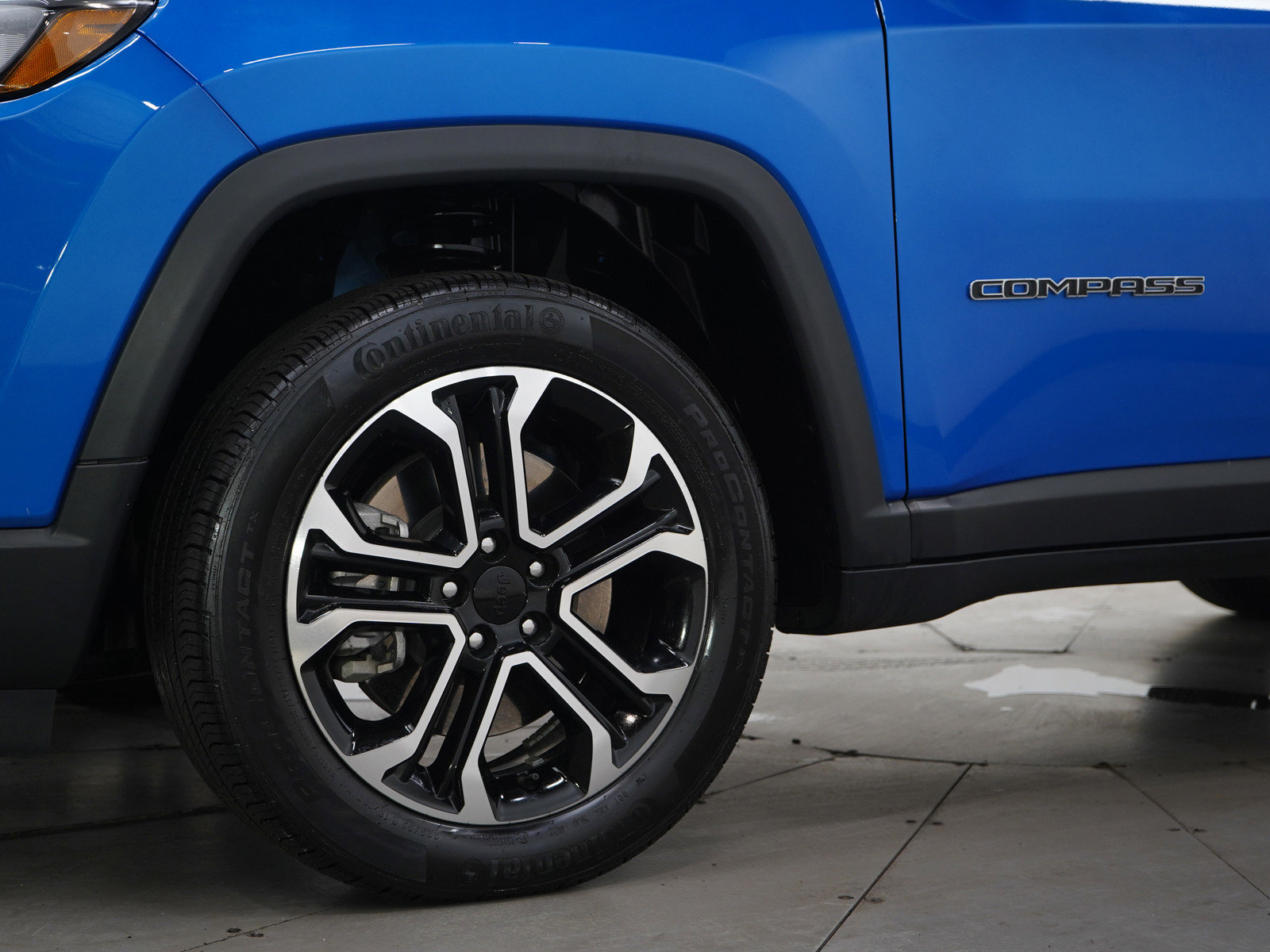 Used 2023 Jeep Compass Limited w/ Sun and Sound Group AWD/4WD image 29