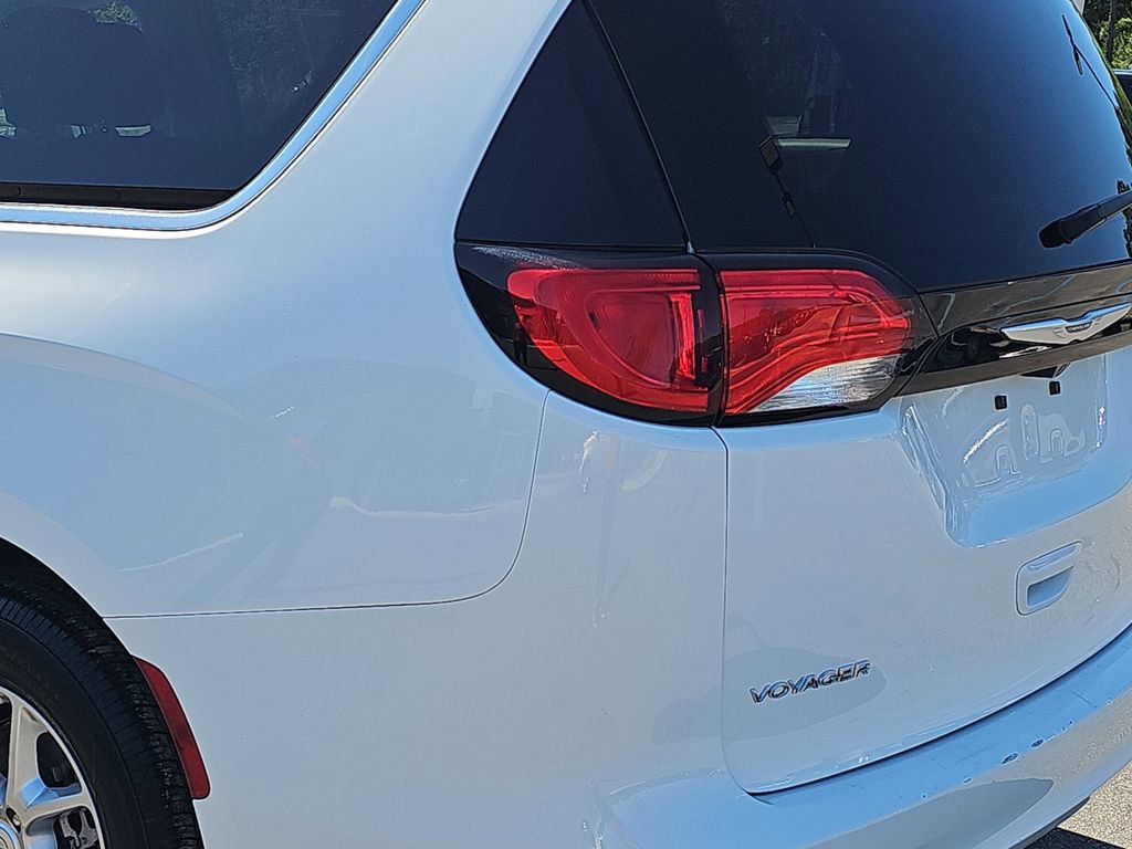 Used 2023 Chrysler Voyager LX image 37