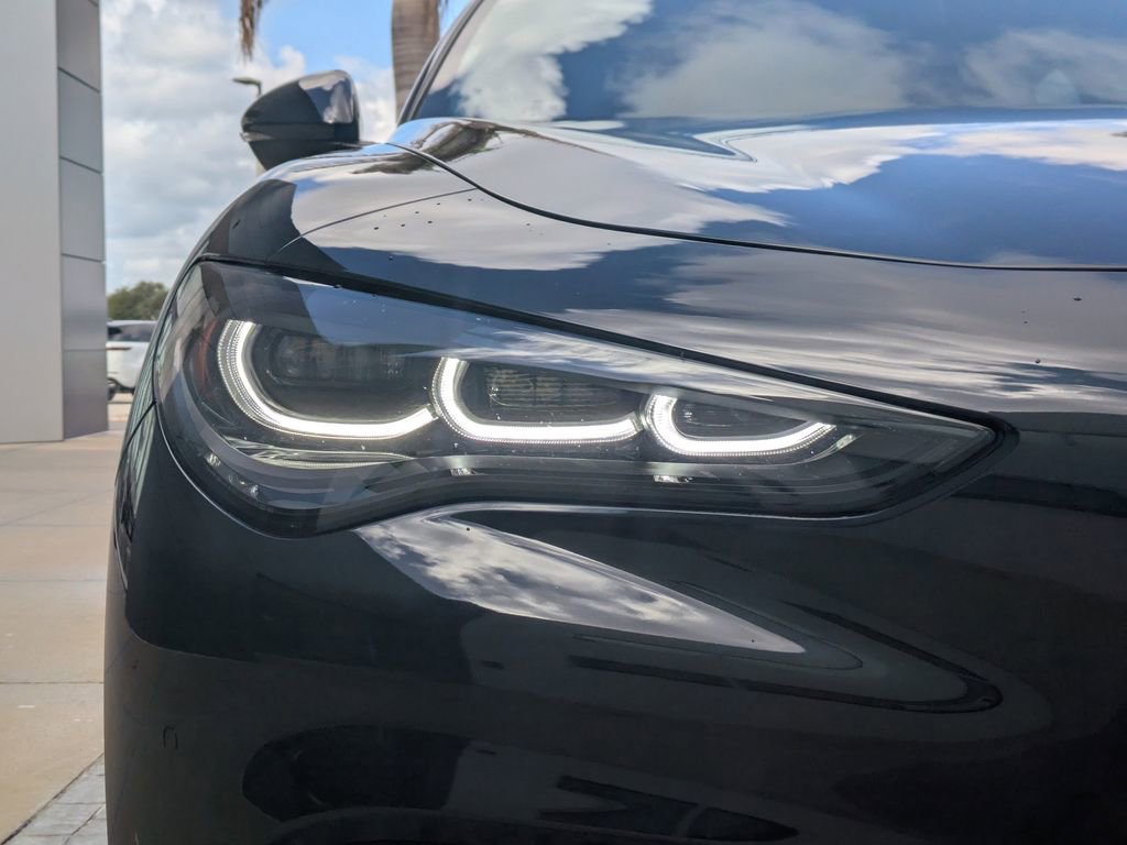 Used 2025 Alfa Romeo Stelvio Sprint w/ Convenience Package AWD/4WD image 11