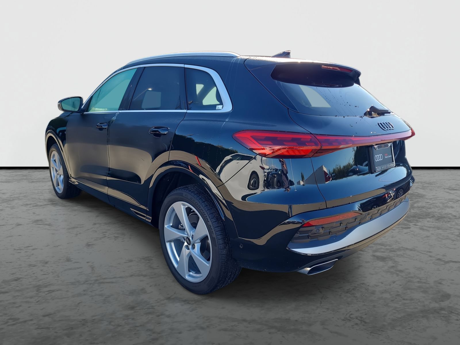 Used 2025 Audi Q5 Premium Plus w/ Premium Plus AWD/4WD image 3