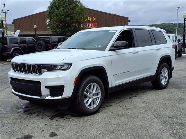 New 2025 Jeep Grand Cherokee L Laredo image 3