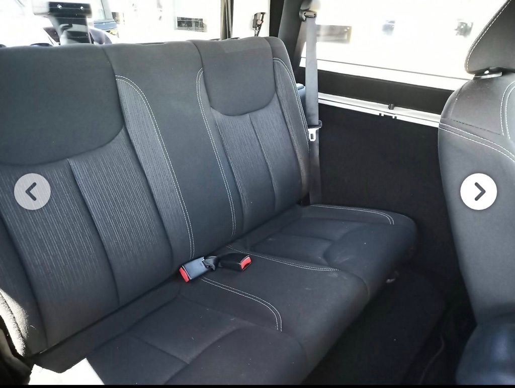 Used 2017 Jeep Wrangler Sahara w/ Connectivity Group AWD/4WD image 6