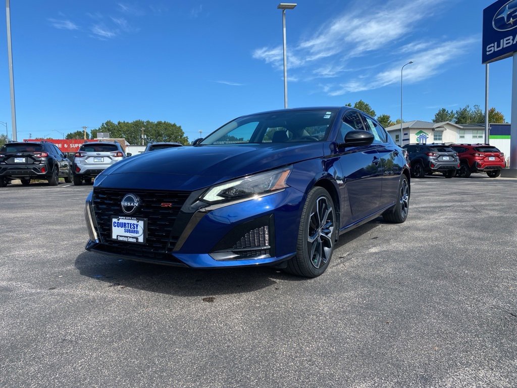 Used 2024 Nissan Altima 2.5 SR image 3