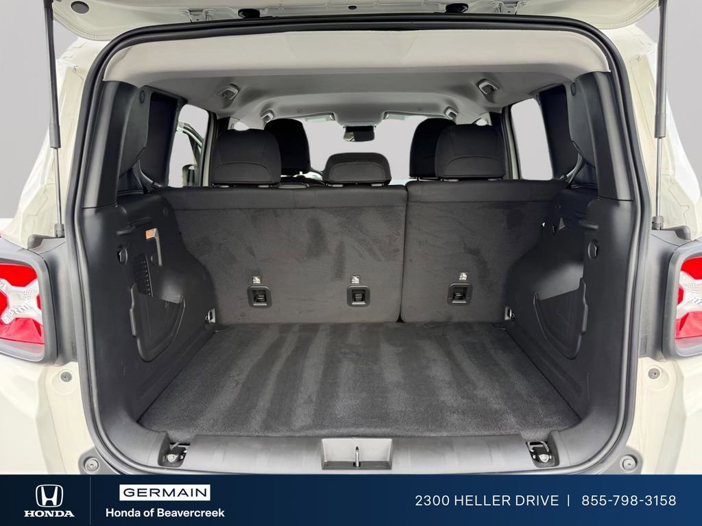 Used 2023 Jeep Renegade Latitude w/ Premium Group AWD/4WD image 21