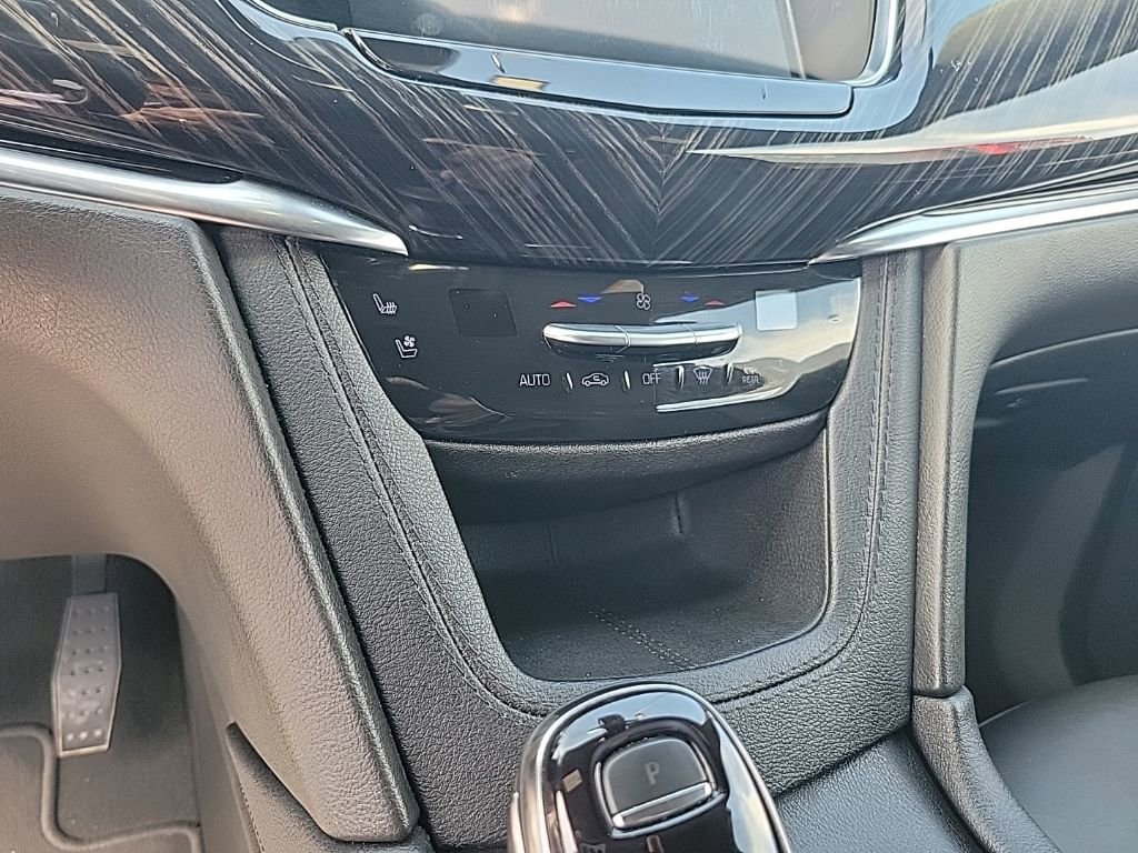Used 2025 Cadillac XT6 Premium Luxury FWD image 27