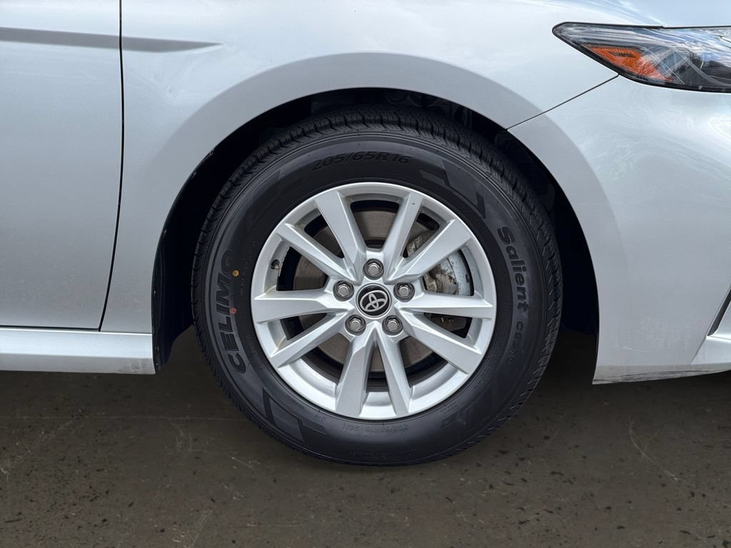 Used 2025 Toyota Camry LE FWD image 10