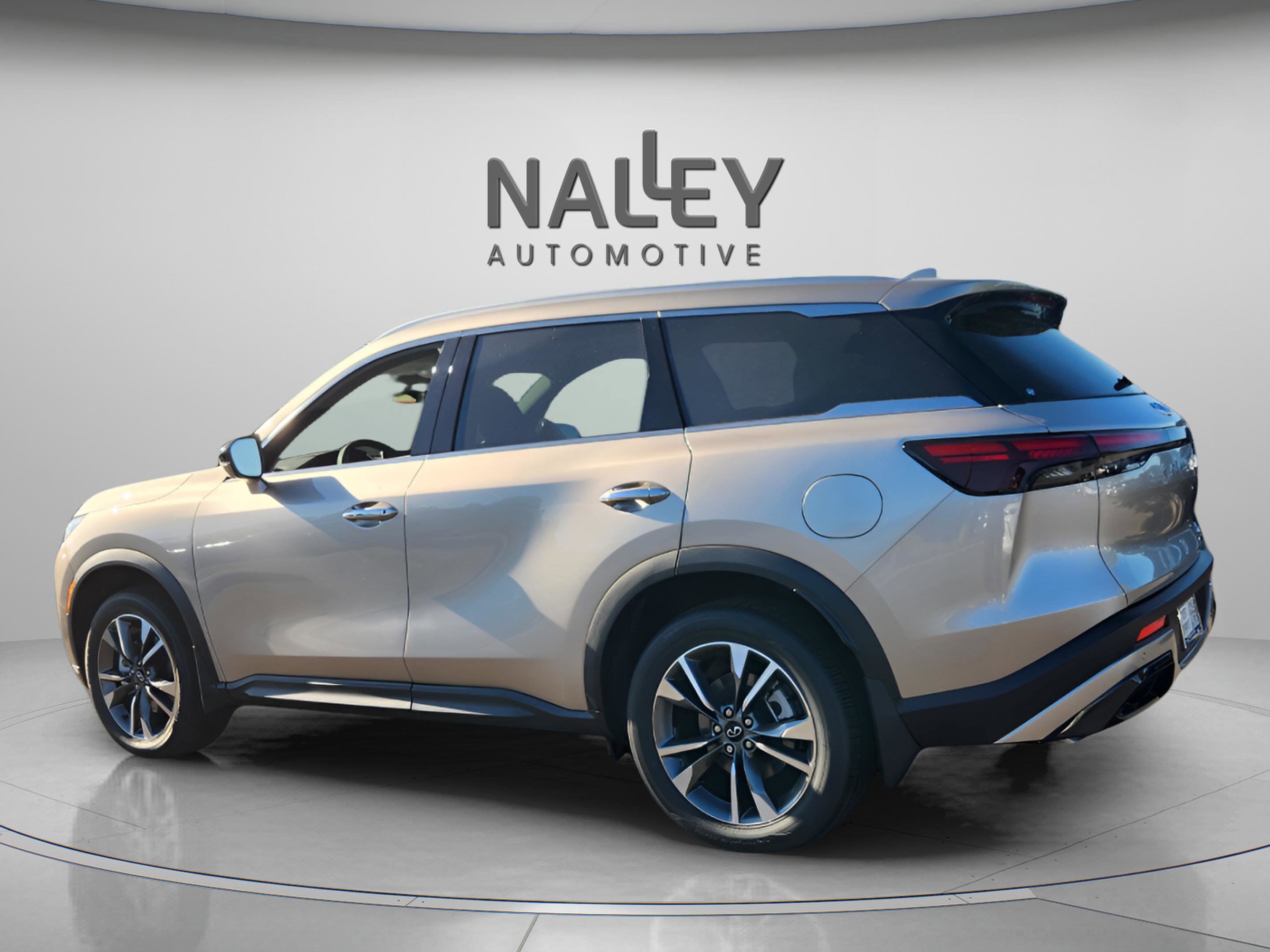 Certified 2025 INFINITI QX60 Luxe image 3