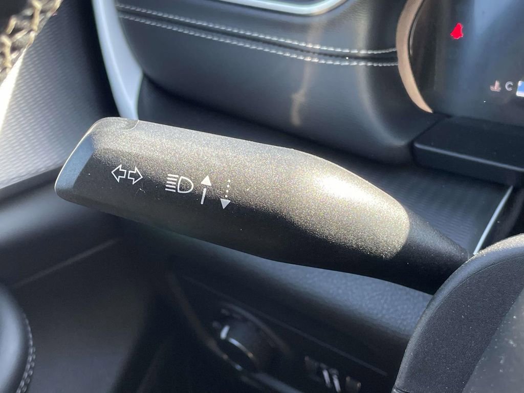 Used 2025 Jeep Grand Cherokee Altitude AWD/4WD image 12