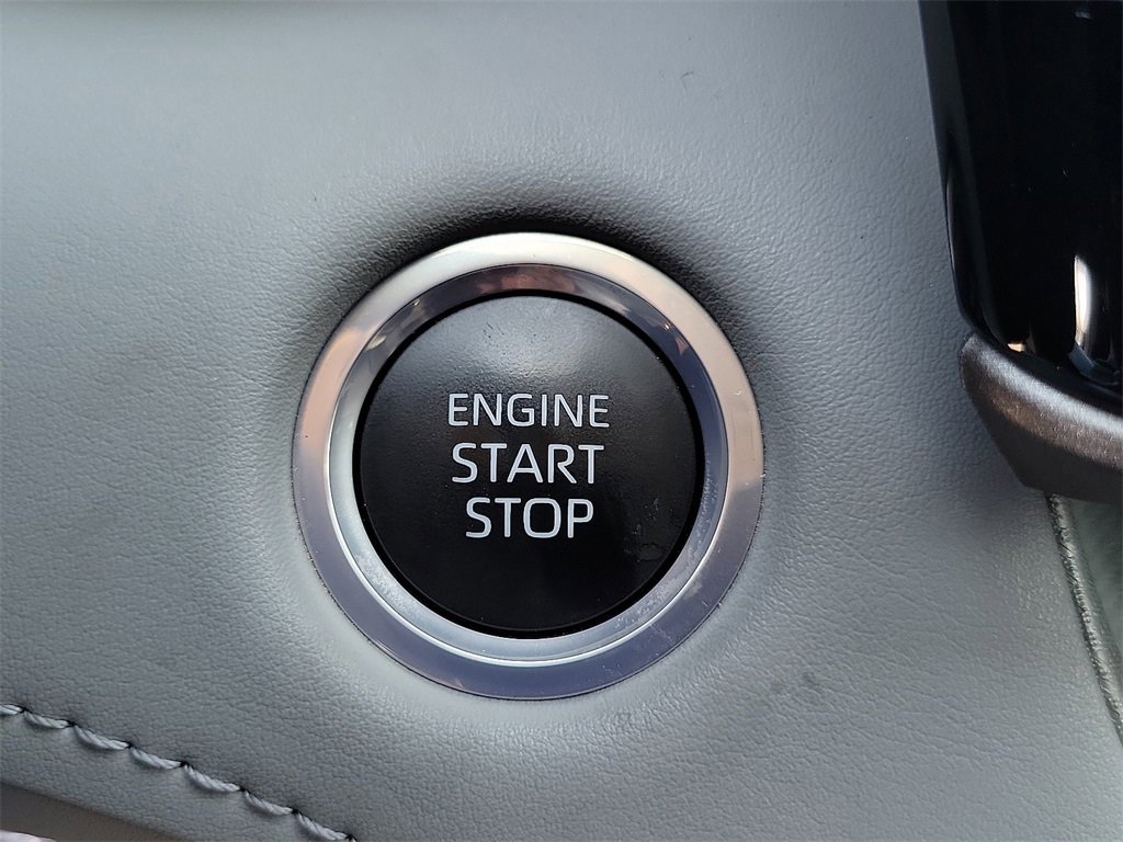 Used 2024 Toyota Highlander XLE image 8