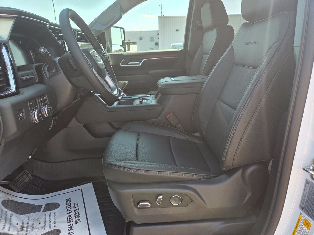 New 2026 GMC Sierra 3500 Denali w/ Denali Reserve Package AWD/4WD image 8